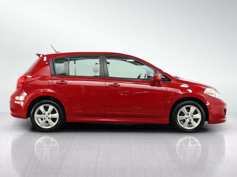 Used 2011 Nissan Versa Hatchback w/ Premium Pkg FWD image 7