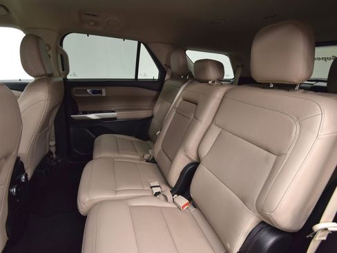 Used 2023 Ford Explorer Limited image 24