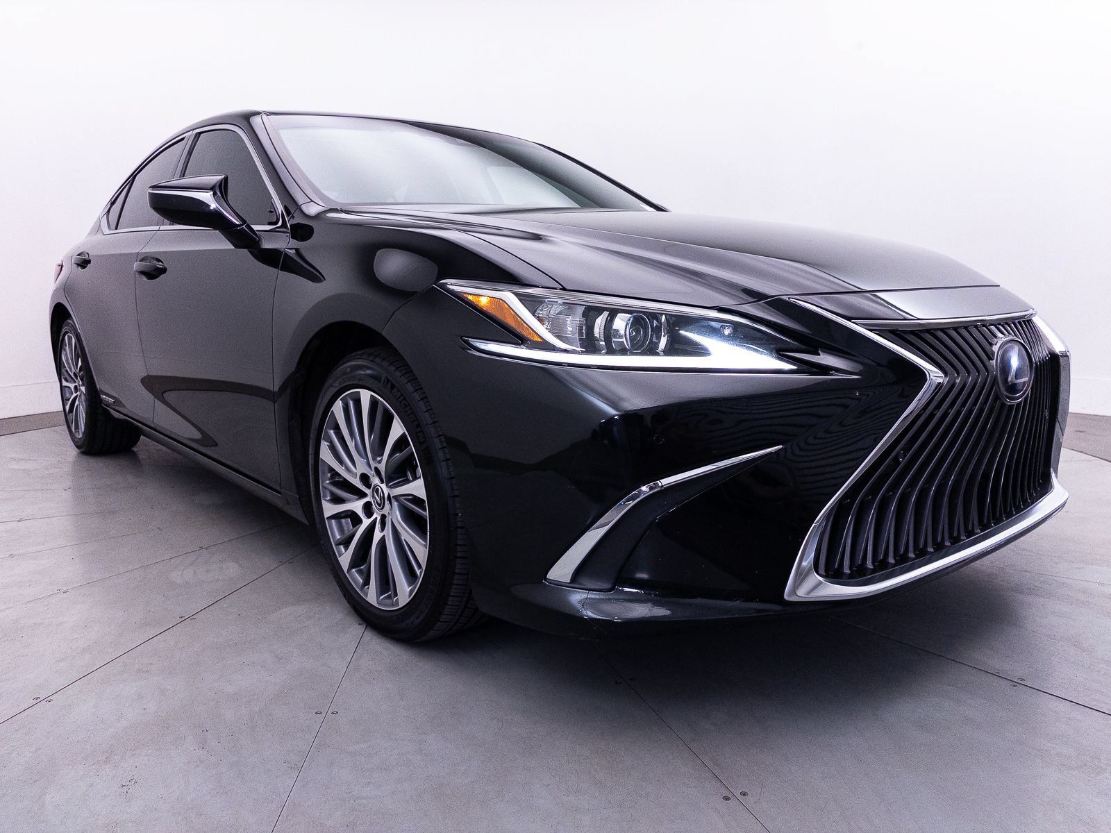 Used 2020 Lexus ES 300h w/ Premium Package FWD image 14