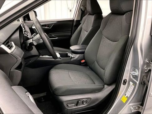 Used 2024 Toyota RAV4 XLE image 23