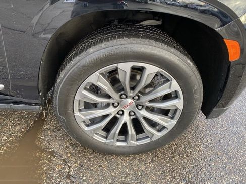 Used 2021 GMC Yukon Denali w/ Denali Premium Package image 16