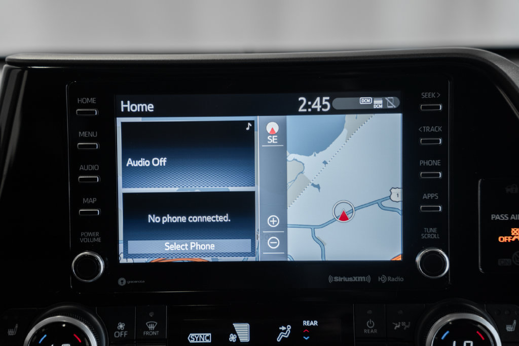 Used 2021 Toyota Highlander XLE AWD/4WD image 18