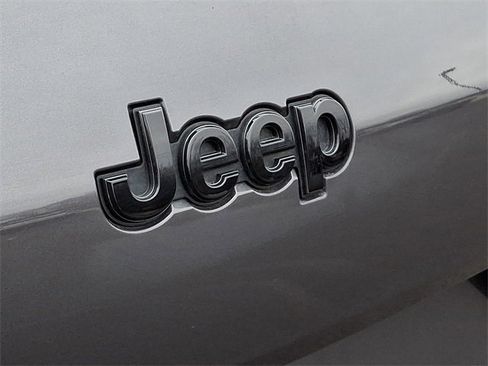 Used 2023 Jeep Grand Cherokee L Altitude image 33