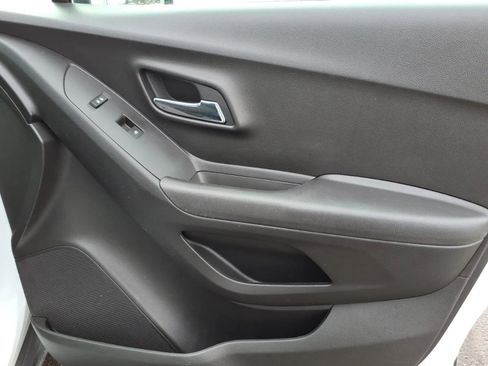 Used 2017 Chevrolet Trax LS image 11