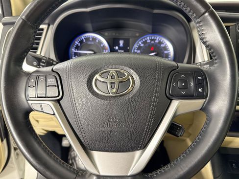 Used 2016 Toyota Highlander Limited FWD image 17