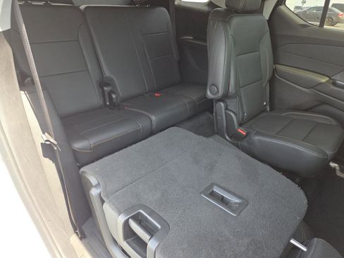 Used 2021 Chevrolet Traverse RS FWD image 17