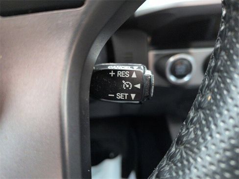 Used 2017 Toyota Tacoma Limited image 23