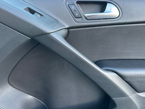 Used 2017 Volkswagen Tiguan S image 19