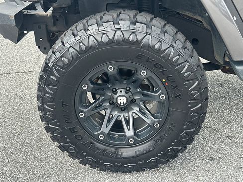 Used 2016 Jeep Wrangler Unlimited Sahara AWD/4WD image 11