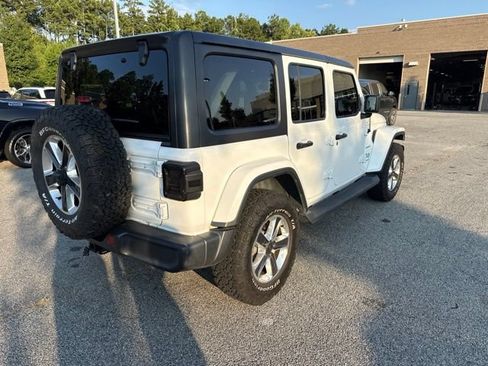 Used 2019 Jeep Wrangler Unlimited Sahara AWD/4WD image 3