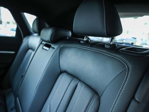 Used 2022 Audi e-tron Premium Plus w/ Premium Plus Package image 26