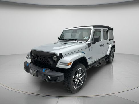 Used 2024 Jeep Wrangler Unlimited AWD/4WD image 7