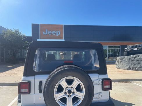 Used 2019 Jeep Wrangler Sport AWD/4WD image 9