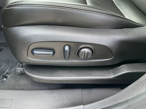 Used 2024 GMC Terrain SLT image 23