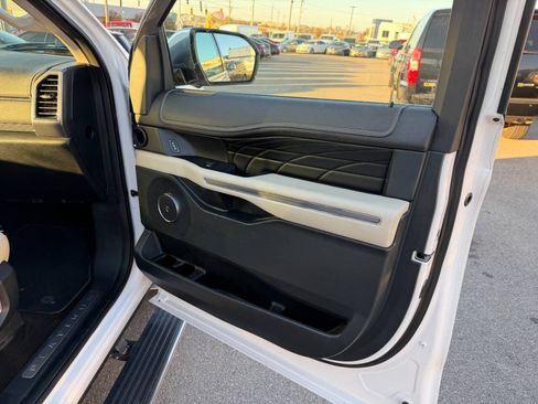 Used 2018 Ford Expedition Platinum RWD image 33