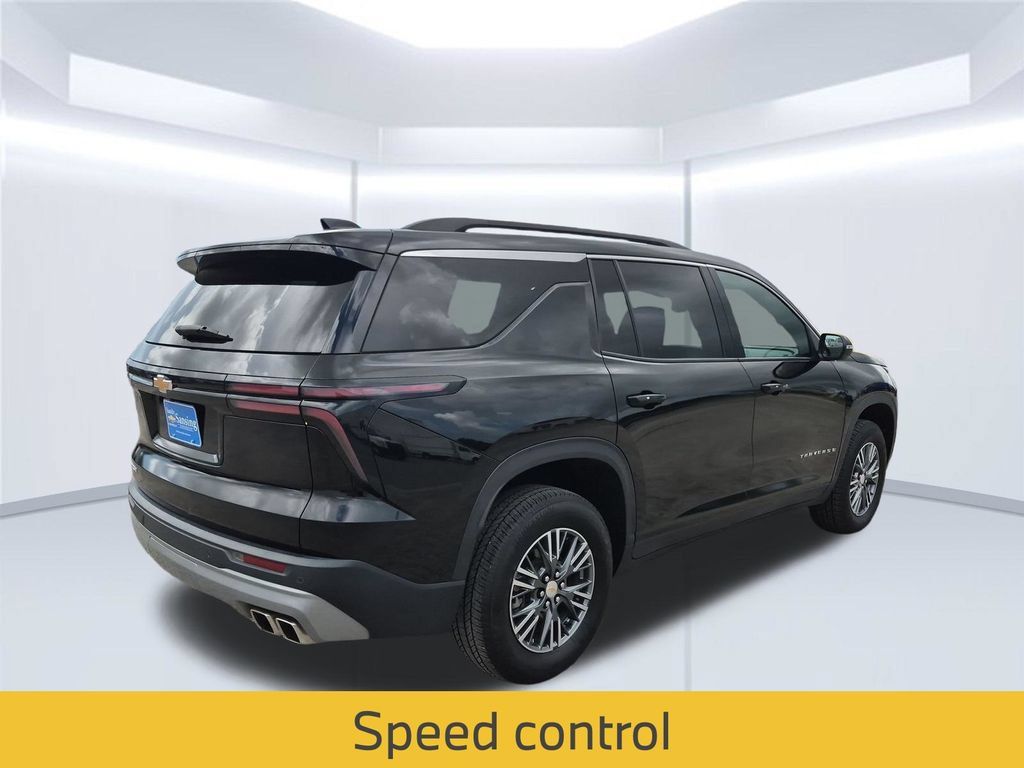 Used 2025 Chevrolet Traverse LT FWD image 6