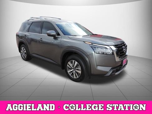Used 2024 Nissan Pathfinder SL FWD image 3