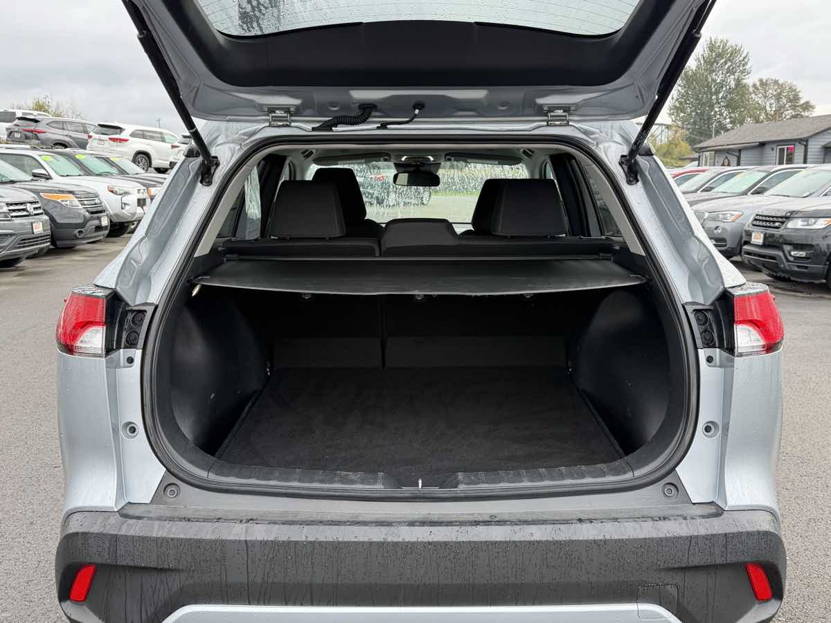 Used 2025 Toyota Corolla Cross LE AWD/4WD image 17