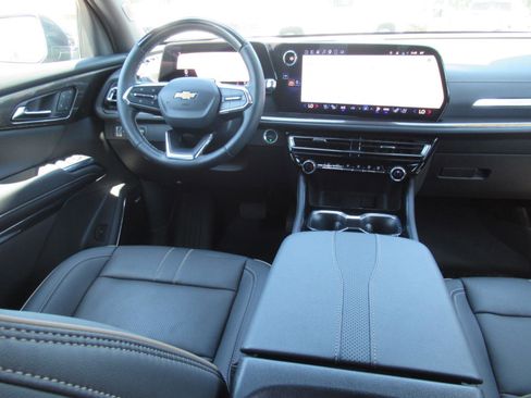 Used 2025 Chevrolet Traverse High Country FWD image 14