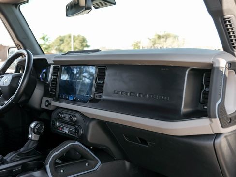 Used 2022 Ford Bronco Wildtrak image 14