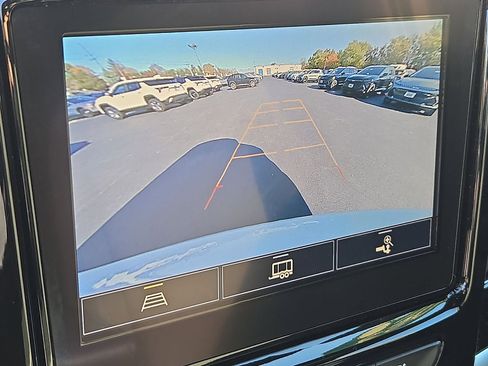 Used 2023 Chevrolet Traverse LT w/ Midnight/Sport Edition image 15