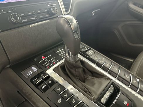 Used 2017 Porsche Macan S image 24