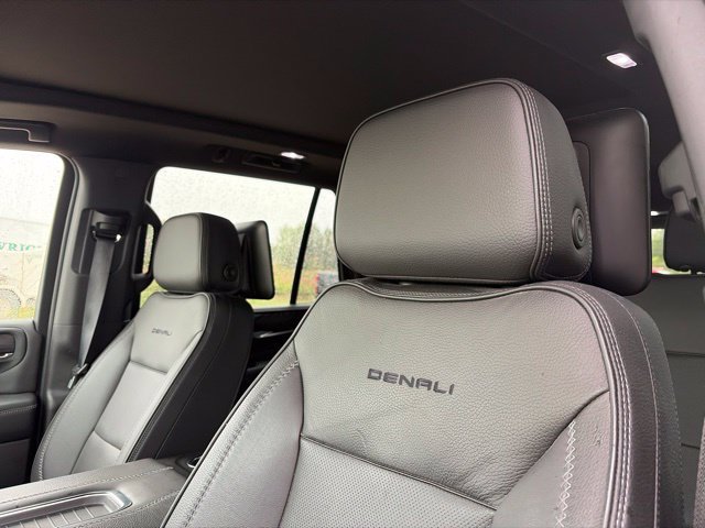 Used 2021 GMC Yukon Denali w/ Denali Premium Package AWD/4WD image 11