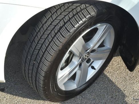 Used 2018 Volkswagen Golf SE image 5
