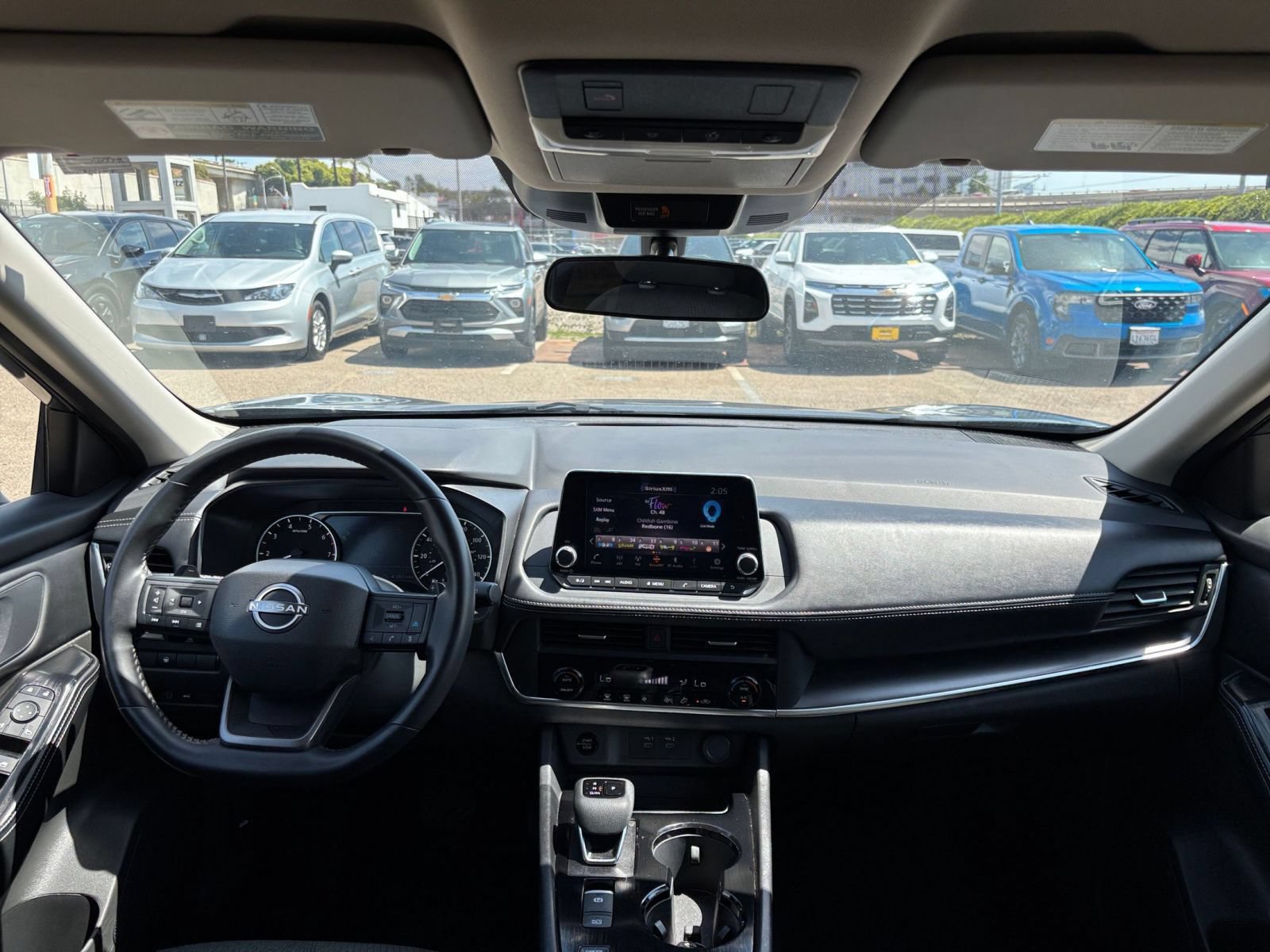 Used 2025 Nissan Rogue SV FWD image 34