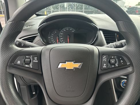 Used 2022 Chevrolet Trax LT FWD image 22