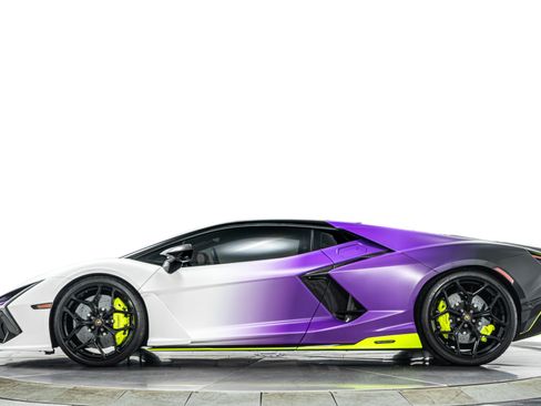 Used 2025 Lamborghini Revuelto AWD/4WD image 6