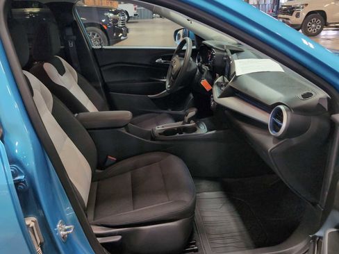 Used 2025 Chevrolet Trax LS w/ LS Convenience Package image 25
