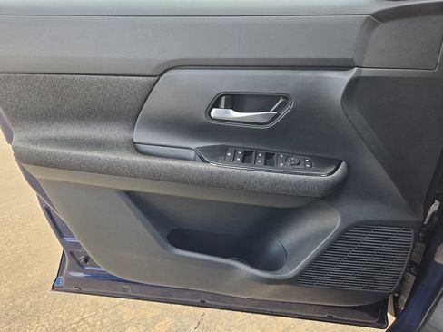 Used 2025 Nissan Kicks SV FWD image 25