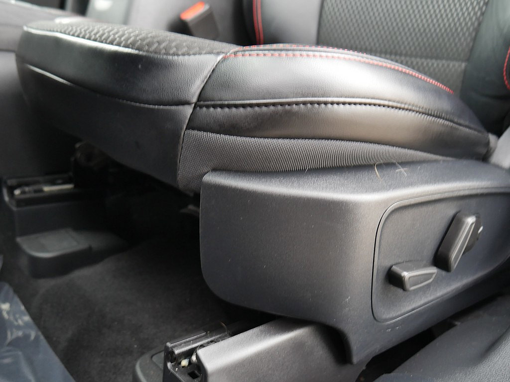 Used 2024 Ford Escape ST-Line w/ Tech Pack #1 AWD/4WD image 12