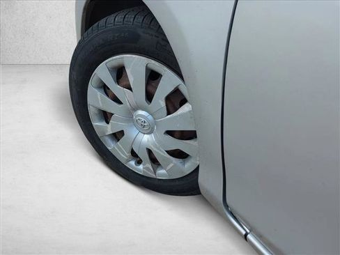 Used 2016 Toyota Yaris L image 10