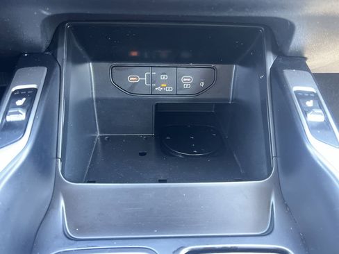 Used 2024 Kia Sorento S FWD image 7