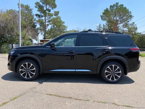 New 2026 Nissan Pathfinder Platinum AWD/4WD image 2
