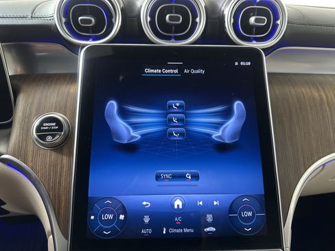 Used 2025 Mercedes-Benz GLC 300 4MATIC image 17