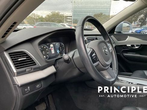 Certified 2022 Volvo XC90 T5 Momentum image 14