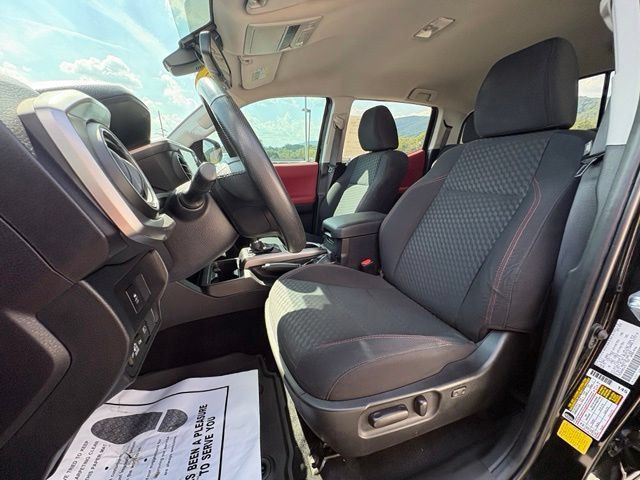Used 2022 Toyota Tacoma SR5 AWD/4WD image 25