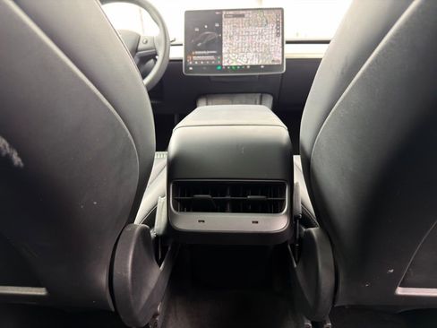 Used 2021 Tesla Model Y Performance image 33