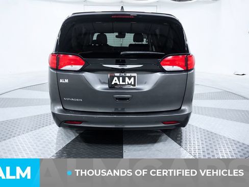 Used 2023 Chrysler Voyager LX FWD image 4