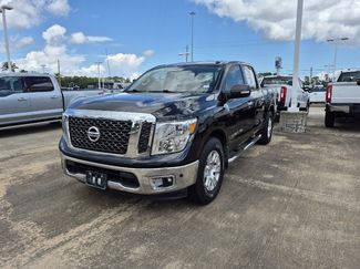 Used 2018 Nissan Titan SV w/ SV Convenience Package image 1