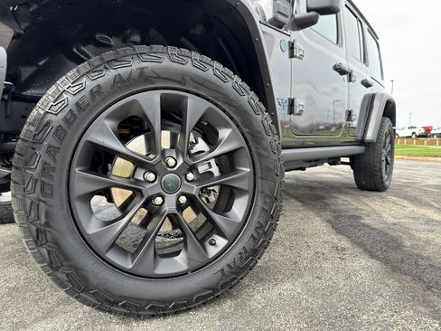 Used 2025 Jeep Wrangler Unlimited Sahara AWD/4WD image 9