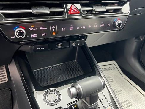 Certified 2023 Kia Niro EX Touring image 23