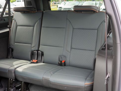New 2026 GMC Yukon XL AT4 AWD/4WD image 32