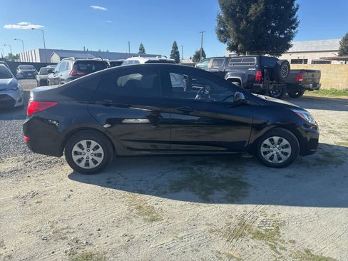 Used 2017 Hyundai Accent SE image 4
