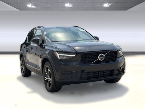 New 2026 Volvo XC40 B5 Core w/ Climate Package AWD/4WD image 7