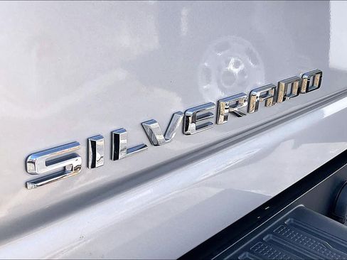 Used 2020 Chevrolet Silverado 2500 Custom w/ Custom Value Package image 9