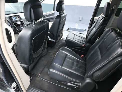 Used 2013 Chrysler Town & Country Touring image 30